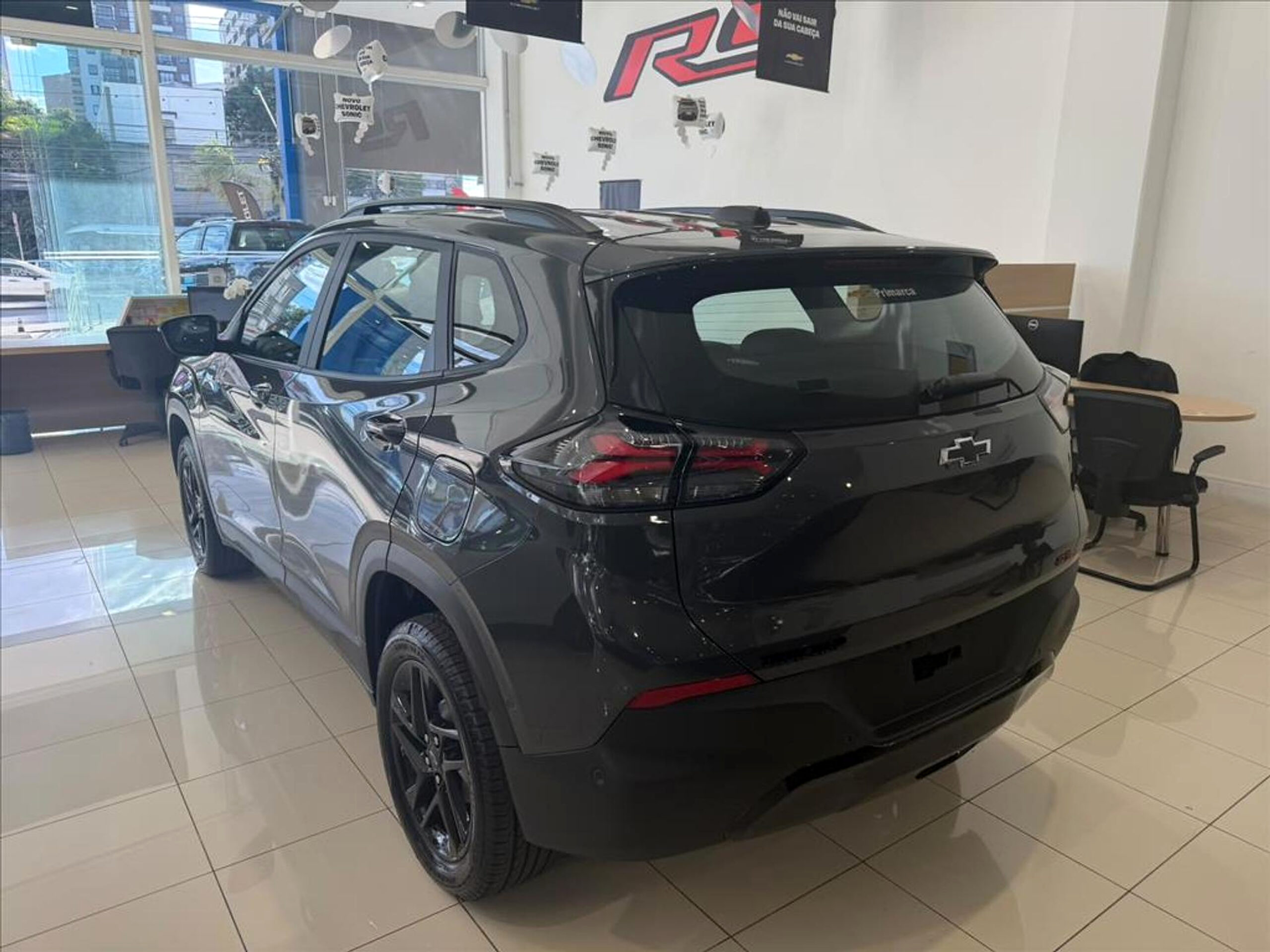 Tracker RS 2027 ficou mais interessante? O que mudou no SUV esportivado da Chevrolet