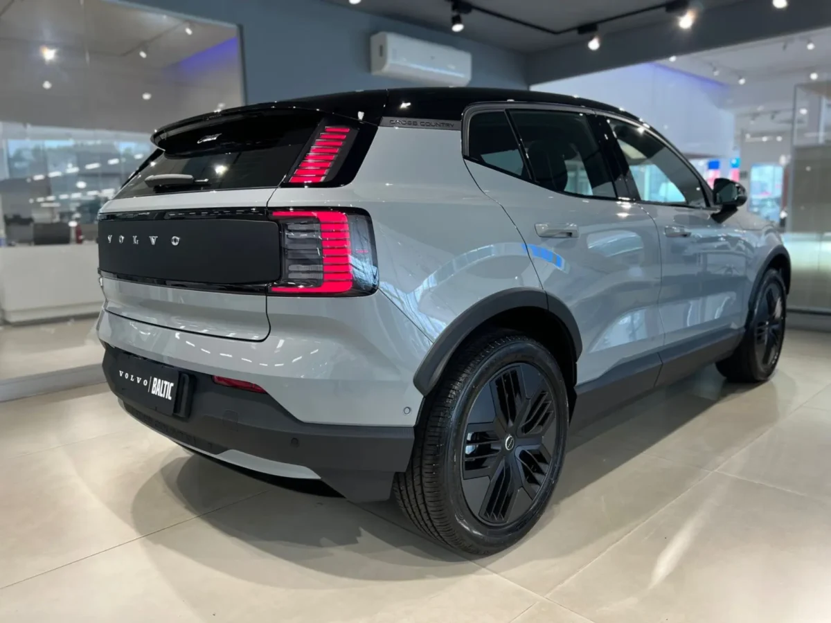 Volvo EX30 Cross Country 2026: o que muda na versão com tração integral?