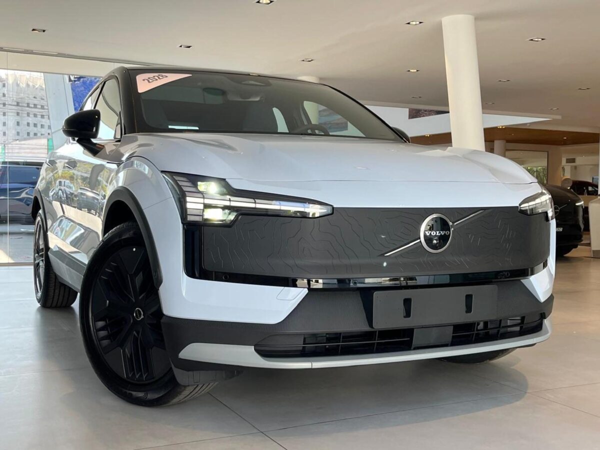 Volvo EX30 vale a pena? Veja preço, autonomia e pontos fortes do SUV elétrico