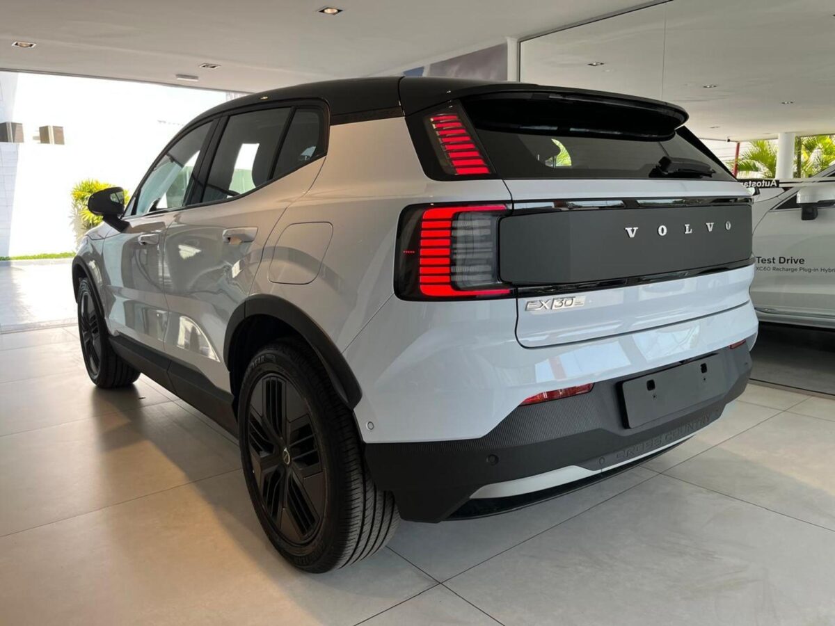 Avaliamos o Volvo EX30: luxo, tecnologia e desempenho em destaque
