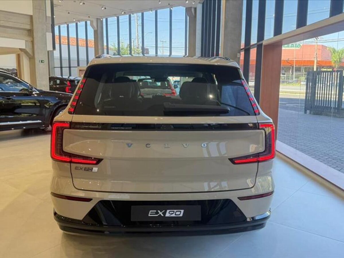 Volvo EX90 em avaliação: conheça os detalhes do SUV elétrico de luxo