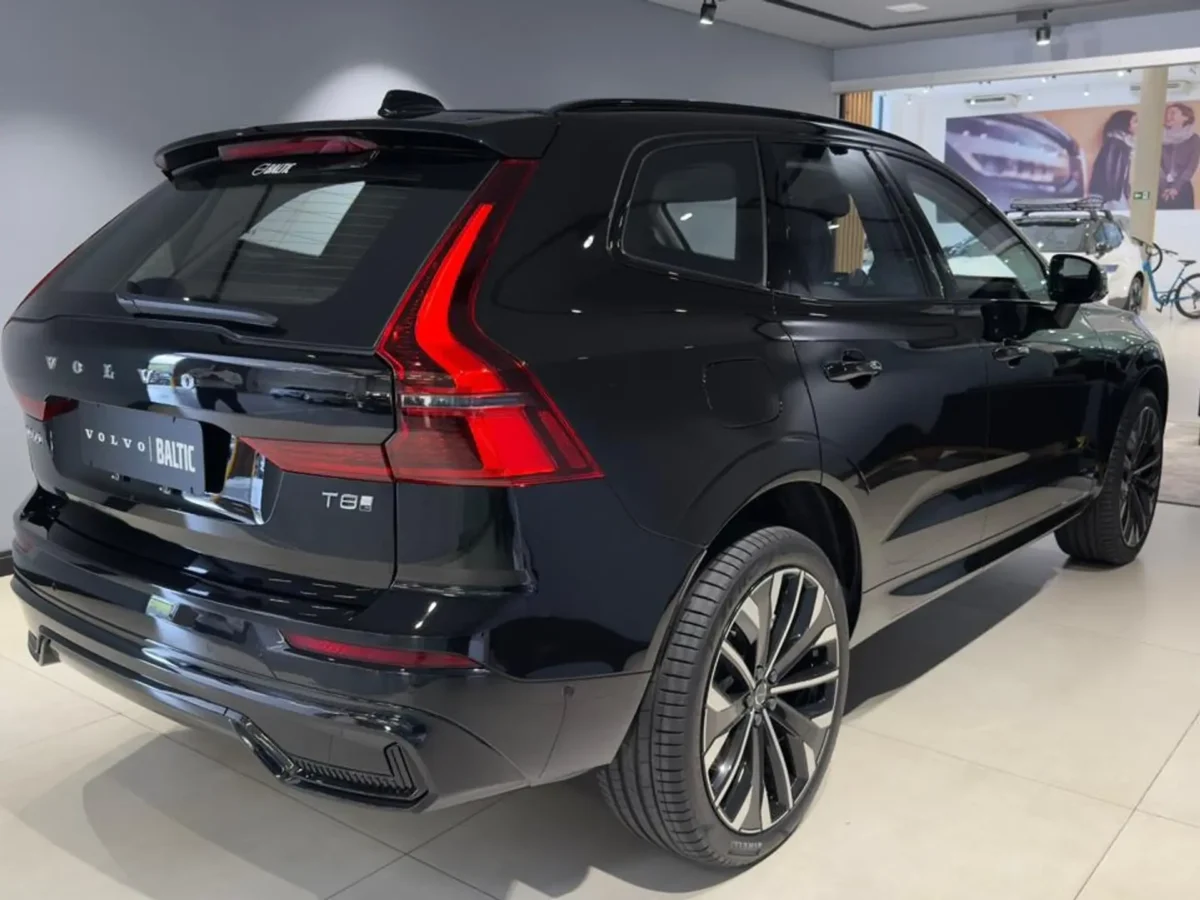 Volvo XC60 Ultra Dark 2026 em avaliação: ainda vale a pena?
