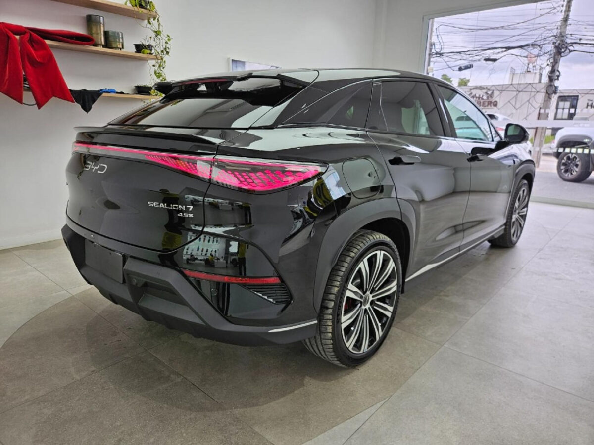 BYD Sealion 7 estreia com força nas vendas e cresce 2.080% em junho de 2026
