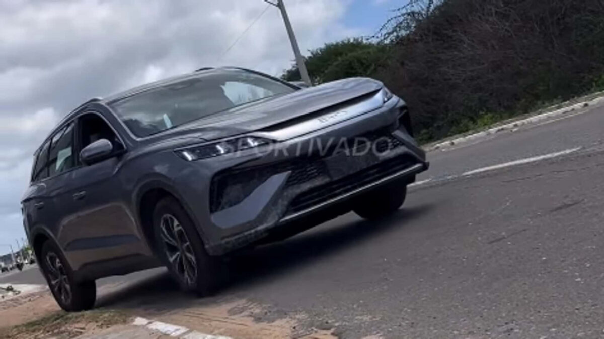 Flagra: BYD já abastece concessionárias com o novo Song Pro Flex 2027