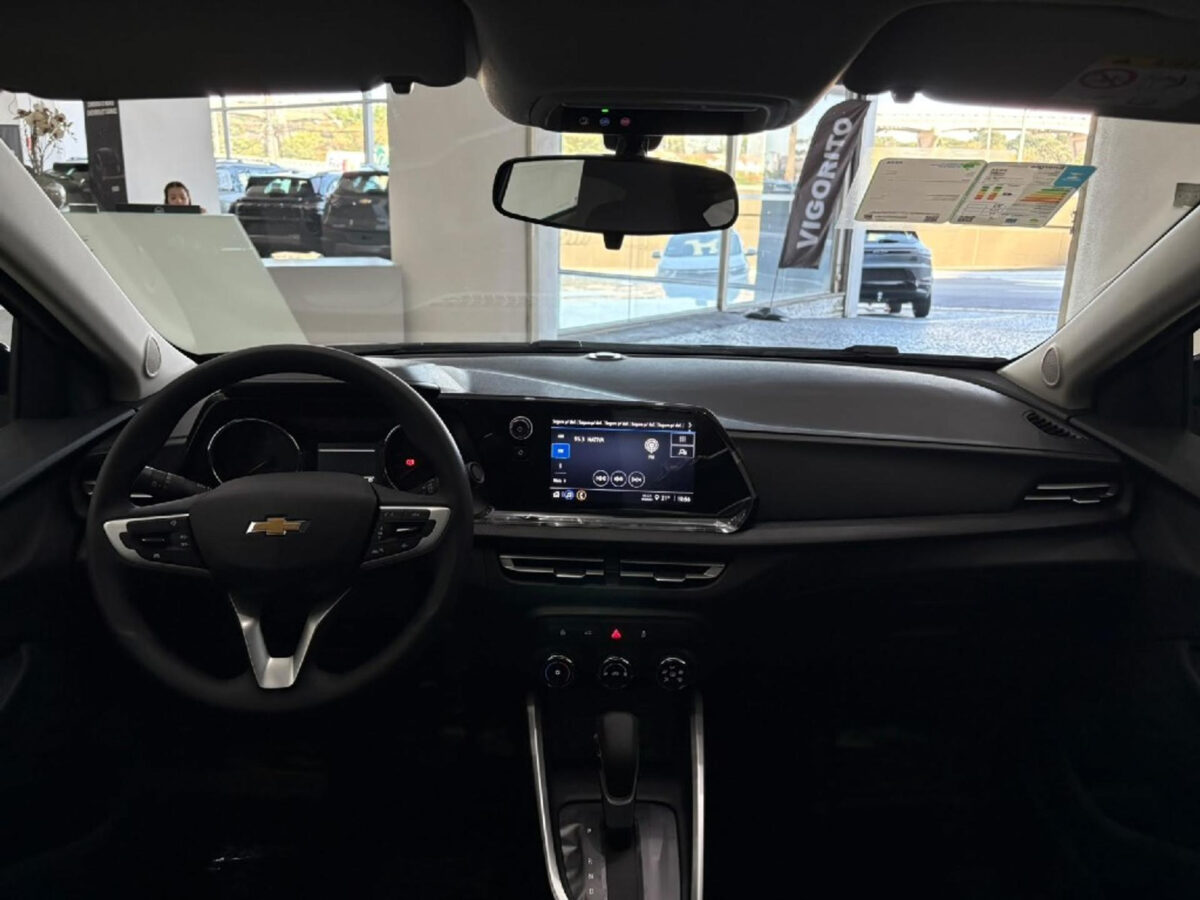 Chevrolet Onix Plus recebe descontos de até R$ 17.700 para CNPJ neste mês