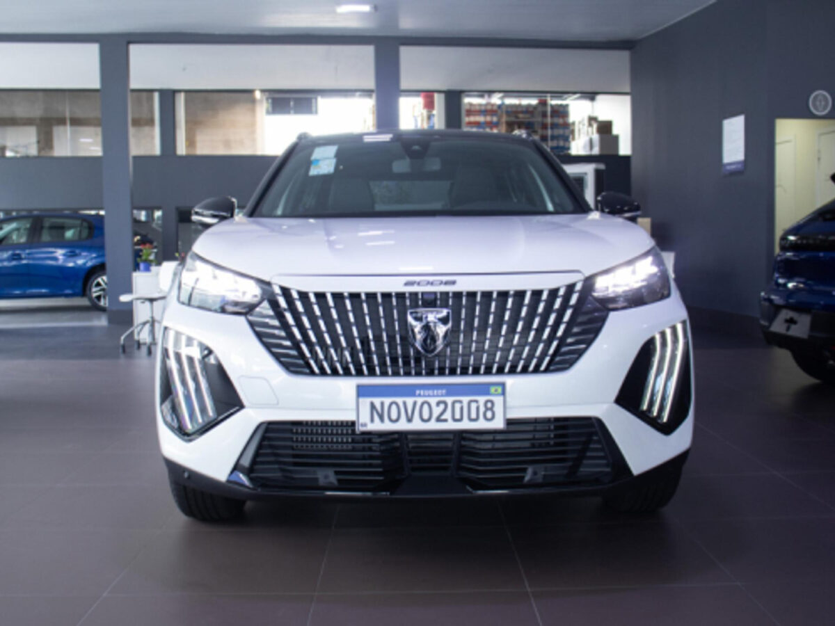 Peugeot 2008 sofre tombo de 54,7% nas vendas e amarga pior mês de 2026