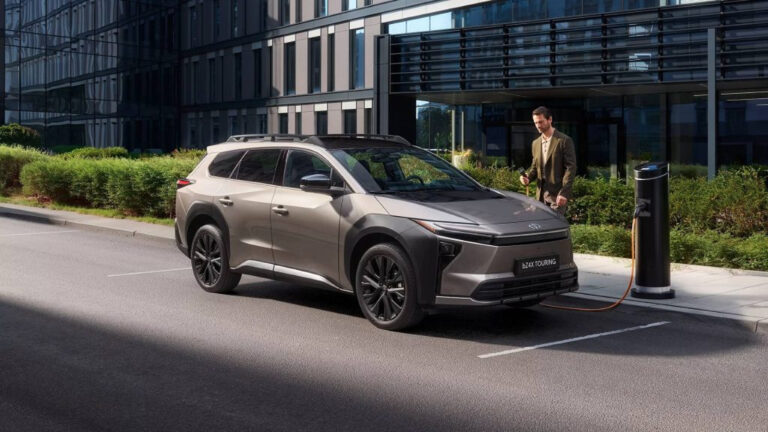 Toyota quer acelerar adoção de híbridos e elétricos entre motoristas da Uber