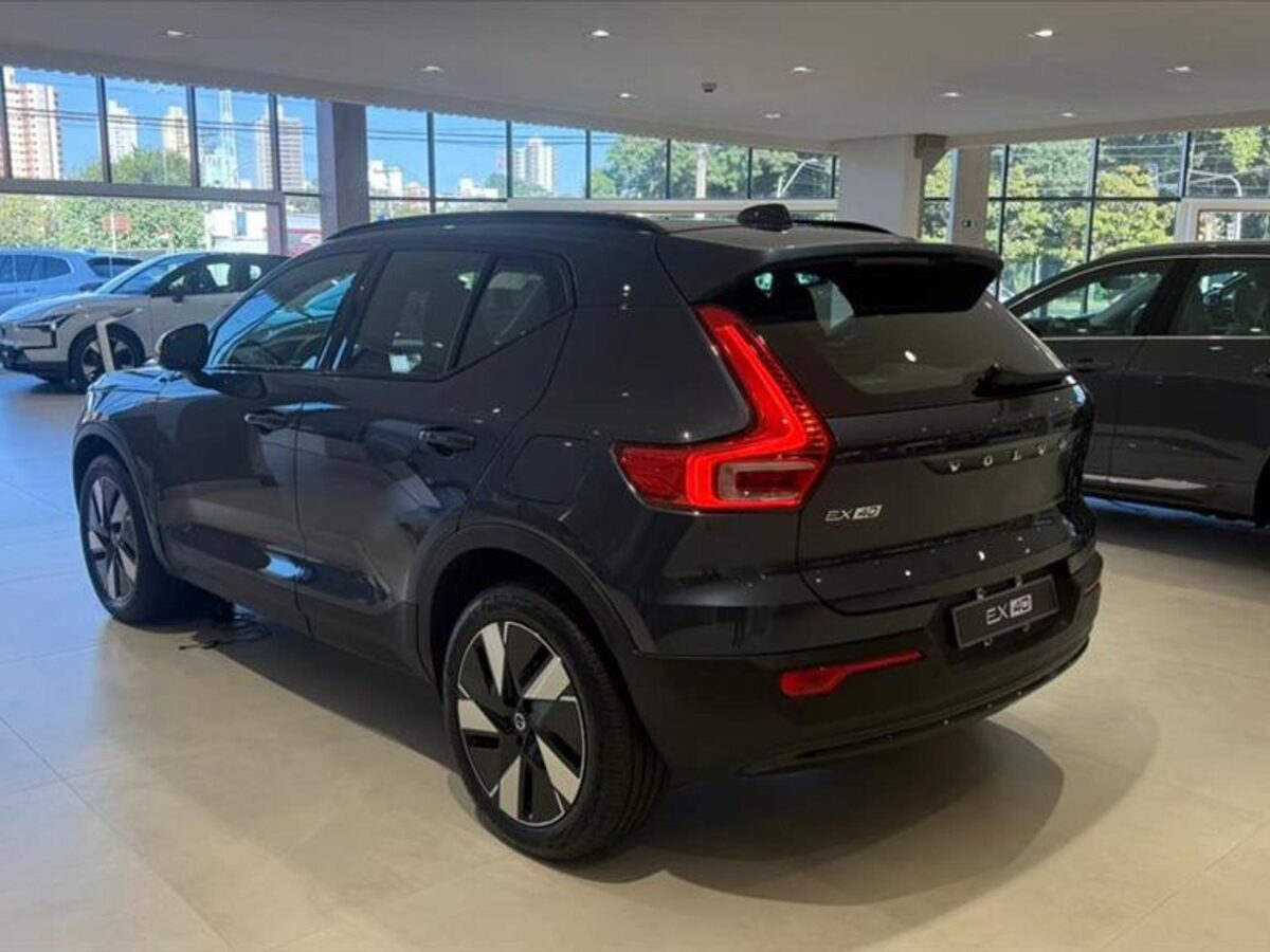 Volvo EX40 bate recorde de vendas após crescer 41,8% em junho
