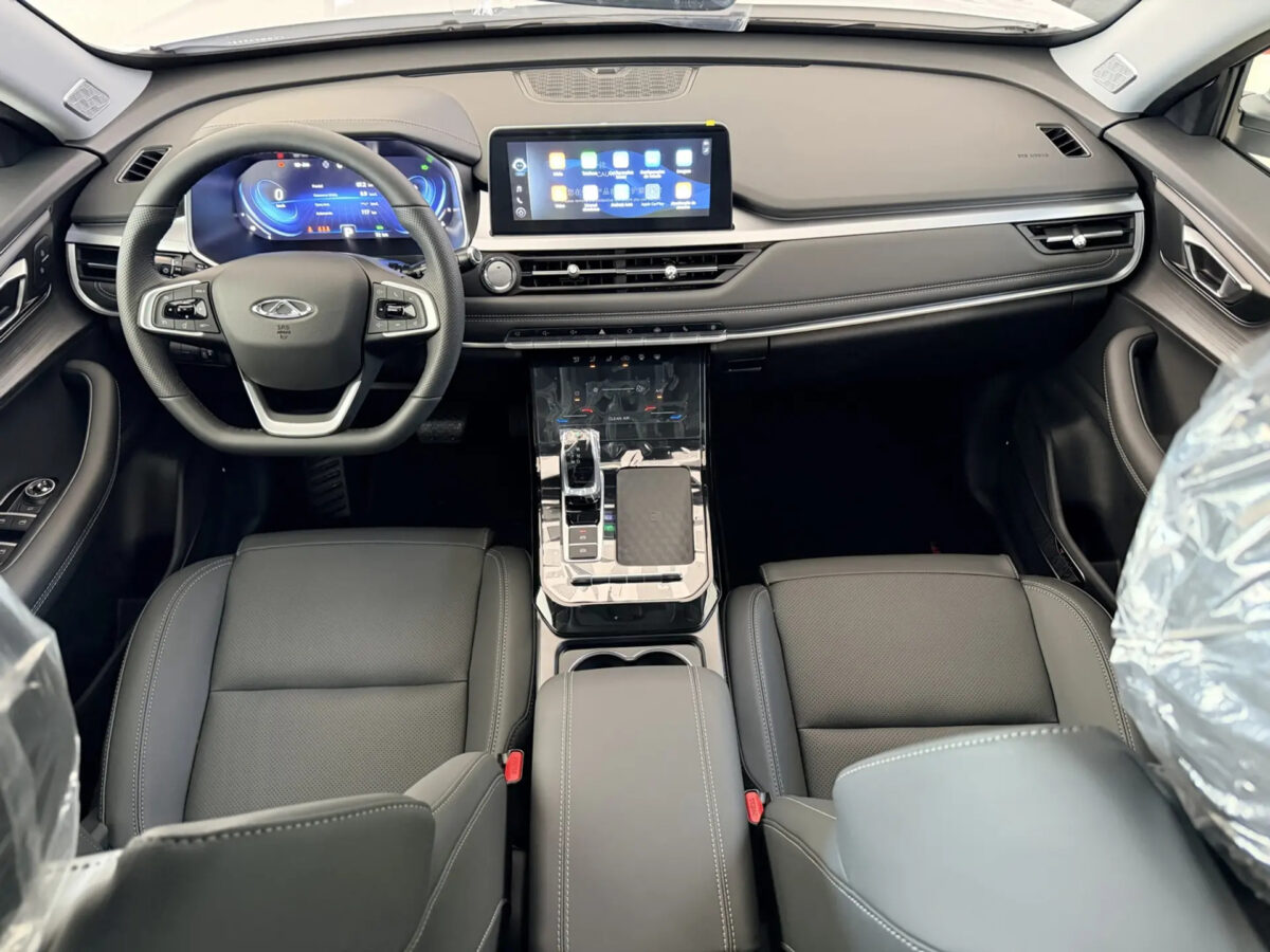 Chevrolet Tracker AT Turbo ou Volkswagen T-Cross Sense ...