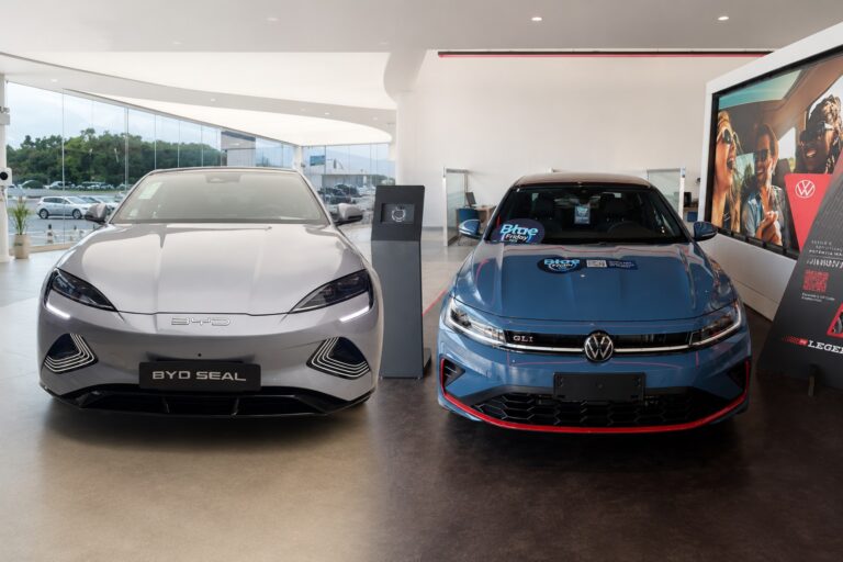 Volkswagen Jetta GLI x BYD Seal: qual sedã entrega mais?
