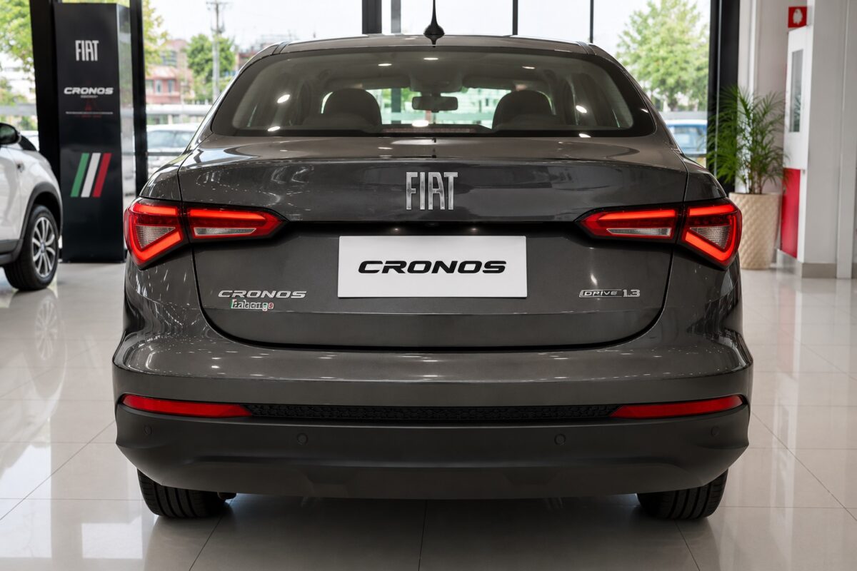 Fiat Cronos 2027 tem porta-malas de 525 litros, mas motores seguem sem turbo
