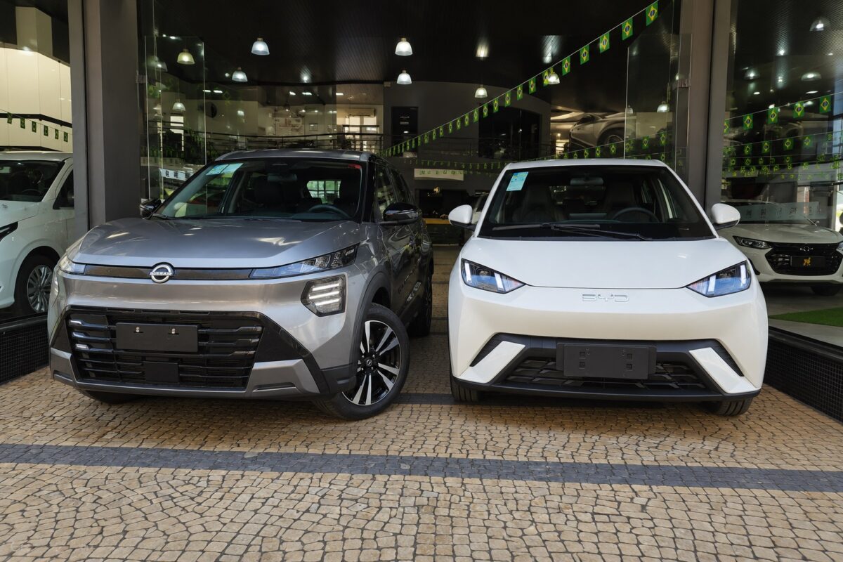 BYD Dolphin Mini vs Nissan Kicks Active? Descubra qual é a melhor escolha