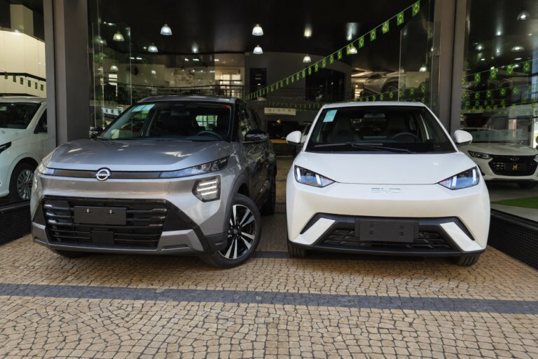 BYD Dolphin Mini vs Nissan Kicks Active? Descubra qual é a melhor escolha