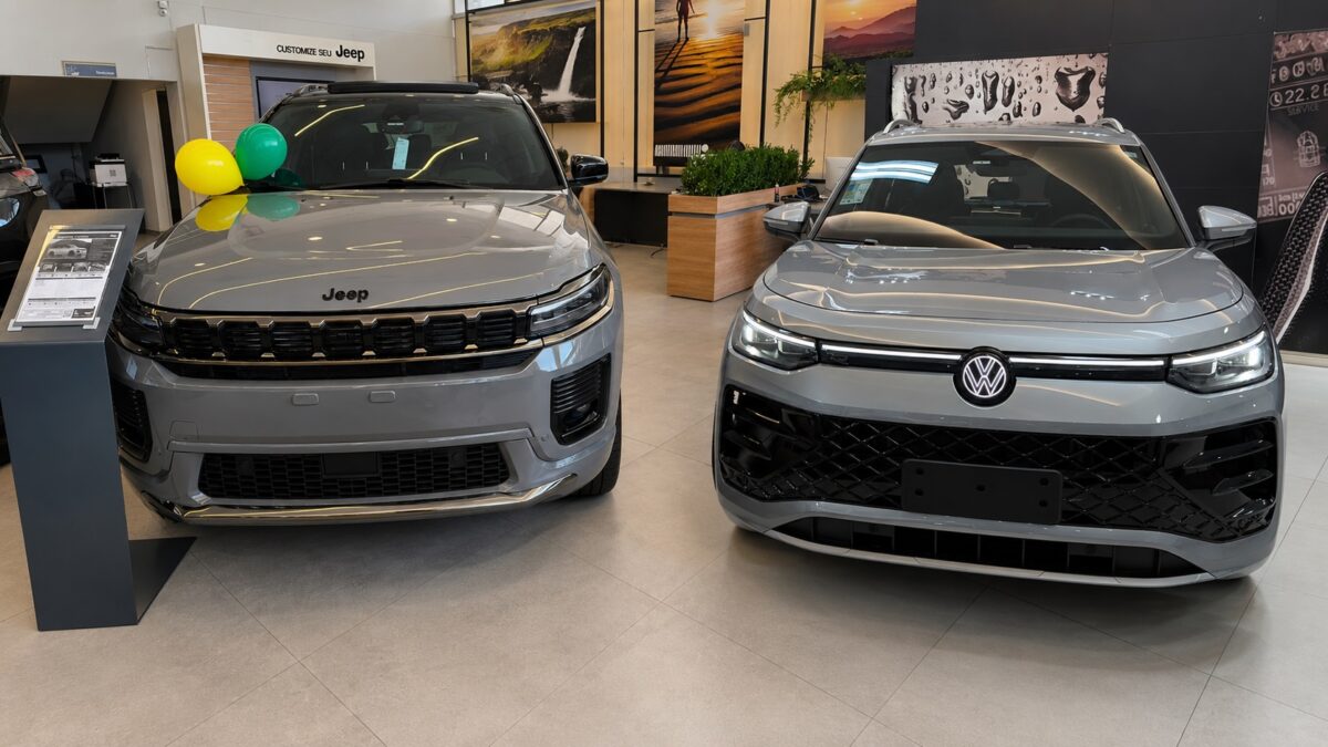 Jeep Commander Blackhawk vs Volkswagen Tiguan R-Line; veja qual leva a melhor