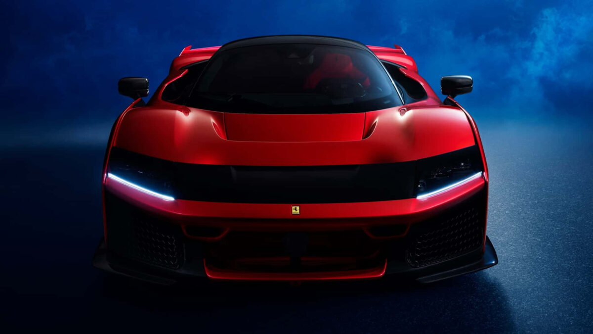 Ferrari F80 Aperta aparece em testes pelas ruas de Maranello