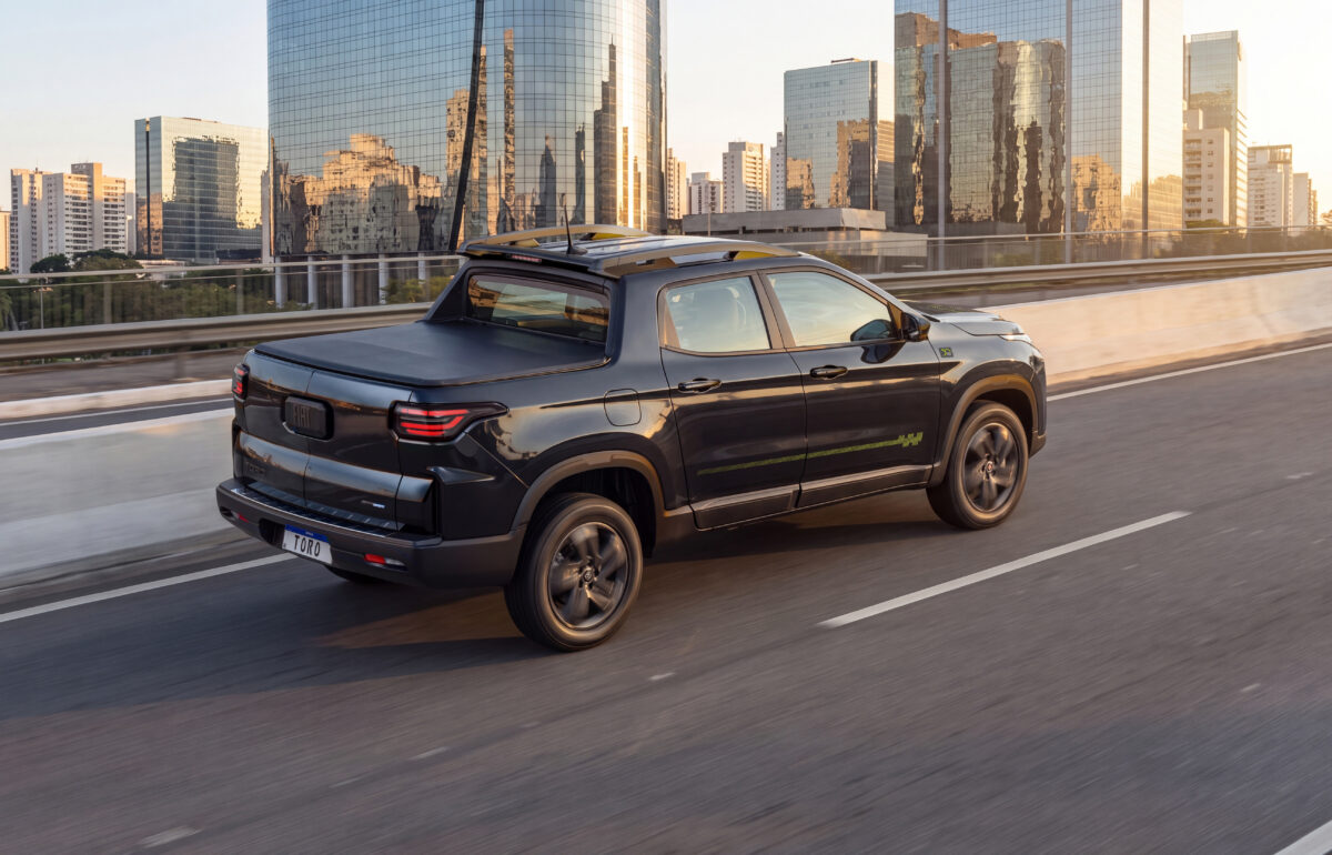 Fiat lança Toro e Fastback híbridos em série especial para celebrar 50 anos no Brasil