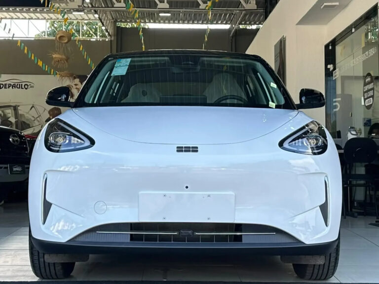 Carros eletrificados batem recorde no Brasil e vendas mais que dobram em 2026