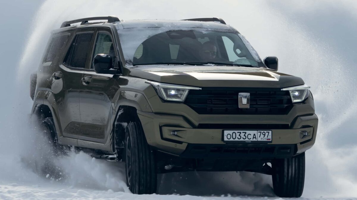 GWM Tank 400 é flagrado em testes no Brasil e mira a Toyota SW4