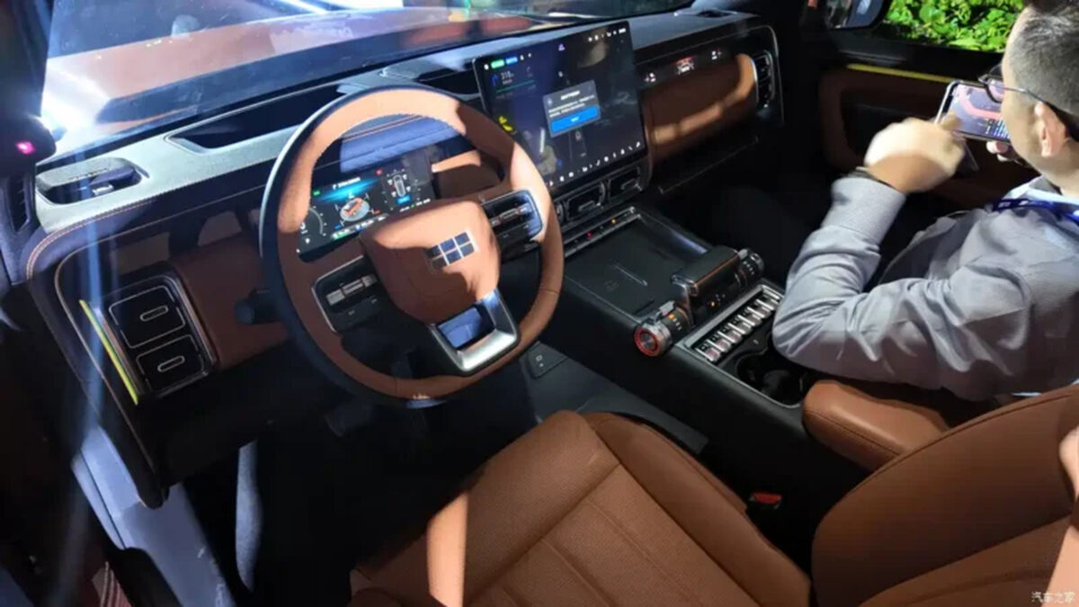 Novo Geely Galaxy Cruiser 700 estreia com visual quadradão e mira rivais da BYD e GWM