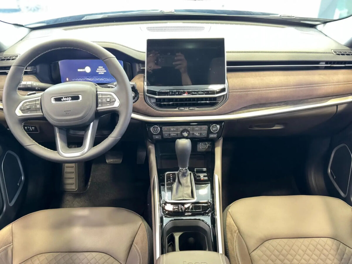 Jeep Commander bate recorde de vendas e registra seu melhor mês de 2026