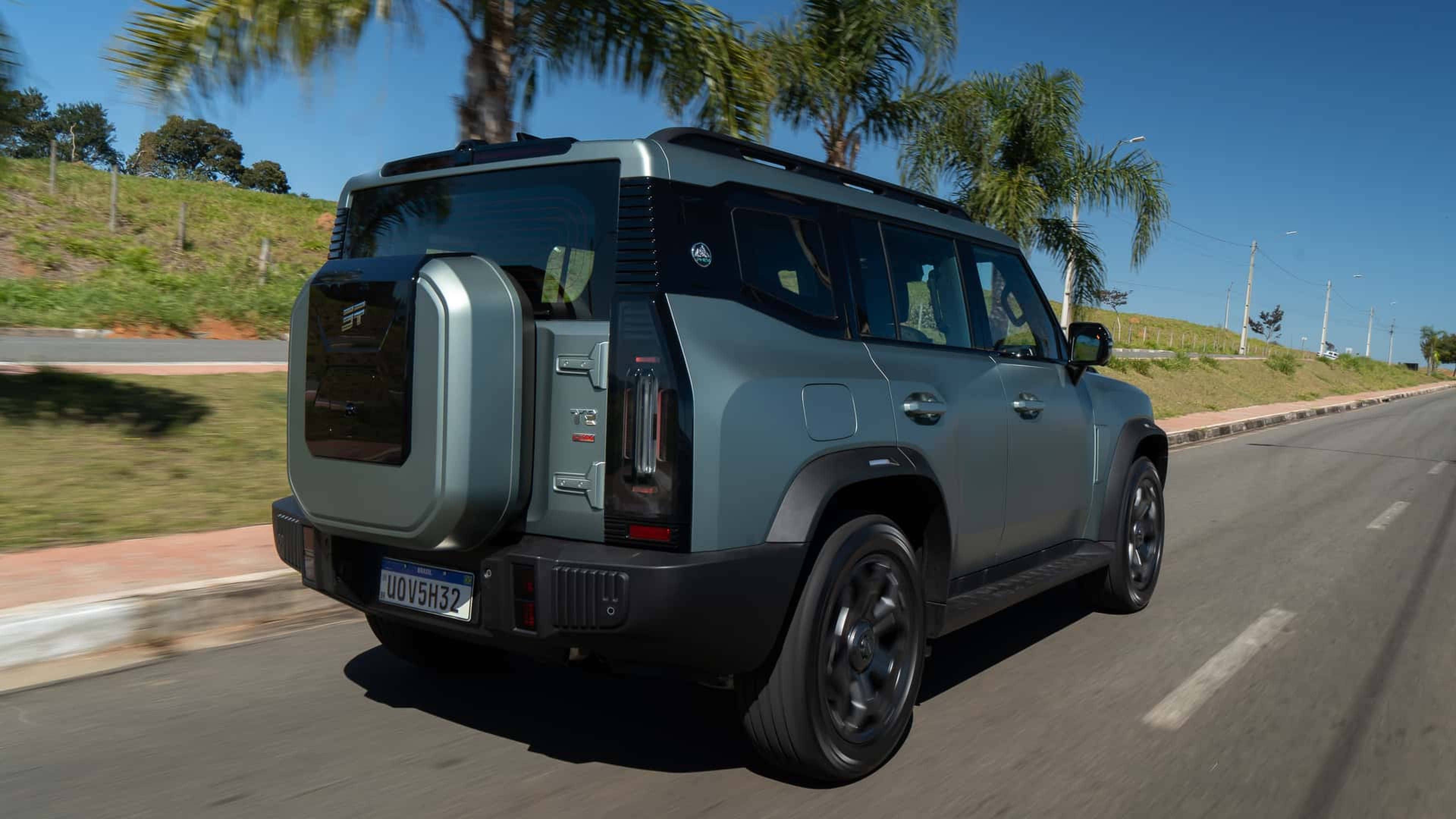 Primeiras impressões: Jetour T2 4x4 aposta motor elétrico traseiro para enfrentar o Tank 300