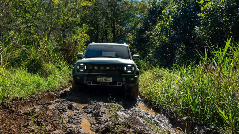 Primeiras impressões: Jetour T2 4x4 aposta motor elétrico traseiro para enfrentar o Tank 300