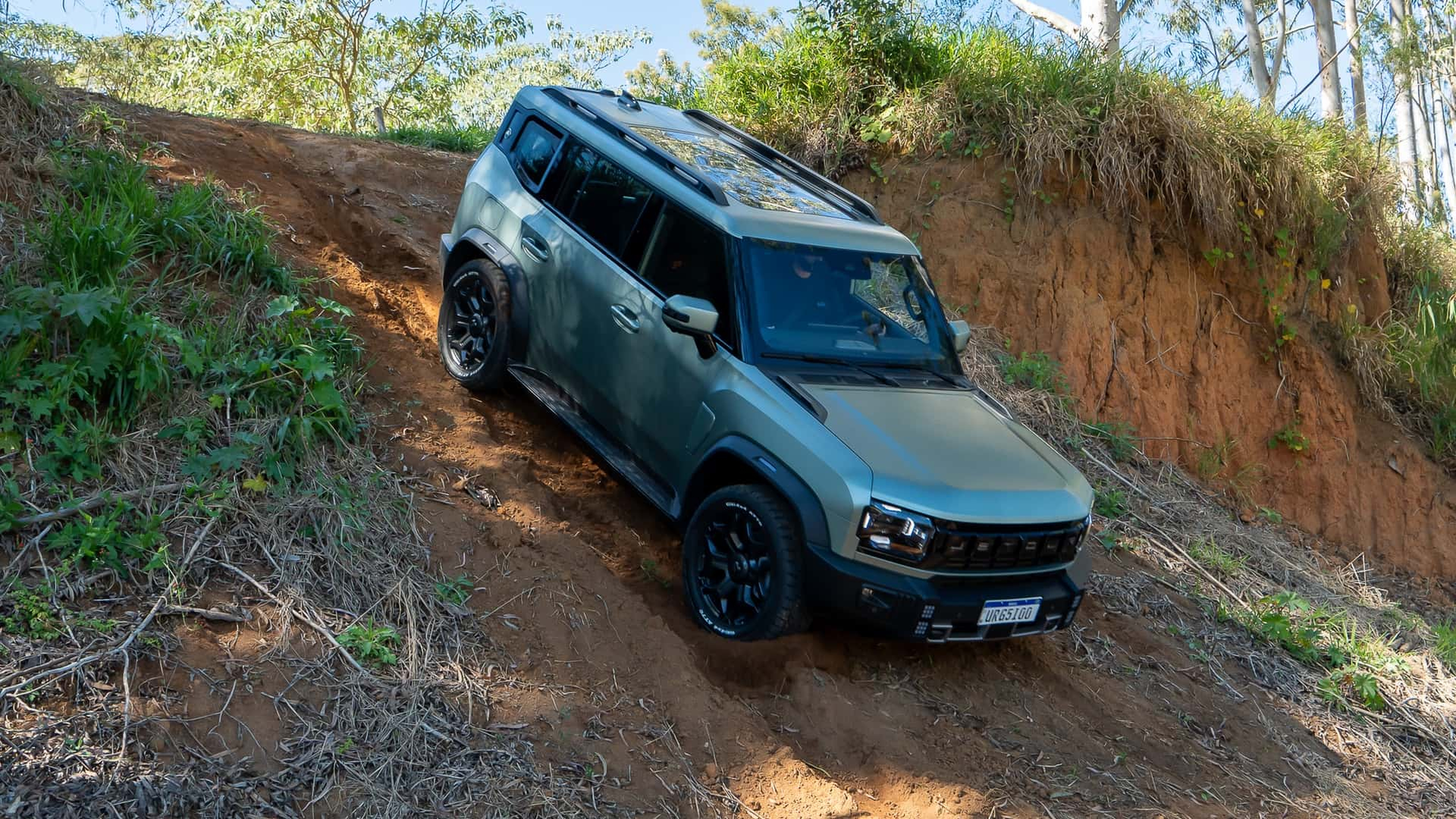 Primeiras impressões: Jetour T2 4x4 aposta motor elétrico traseiro para enfrentar o Tank 300