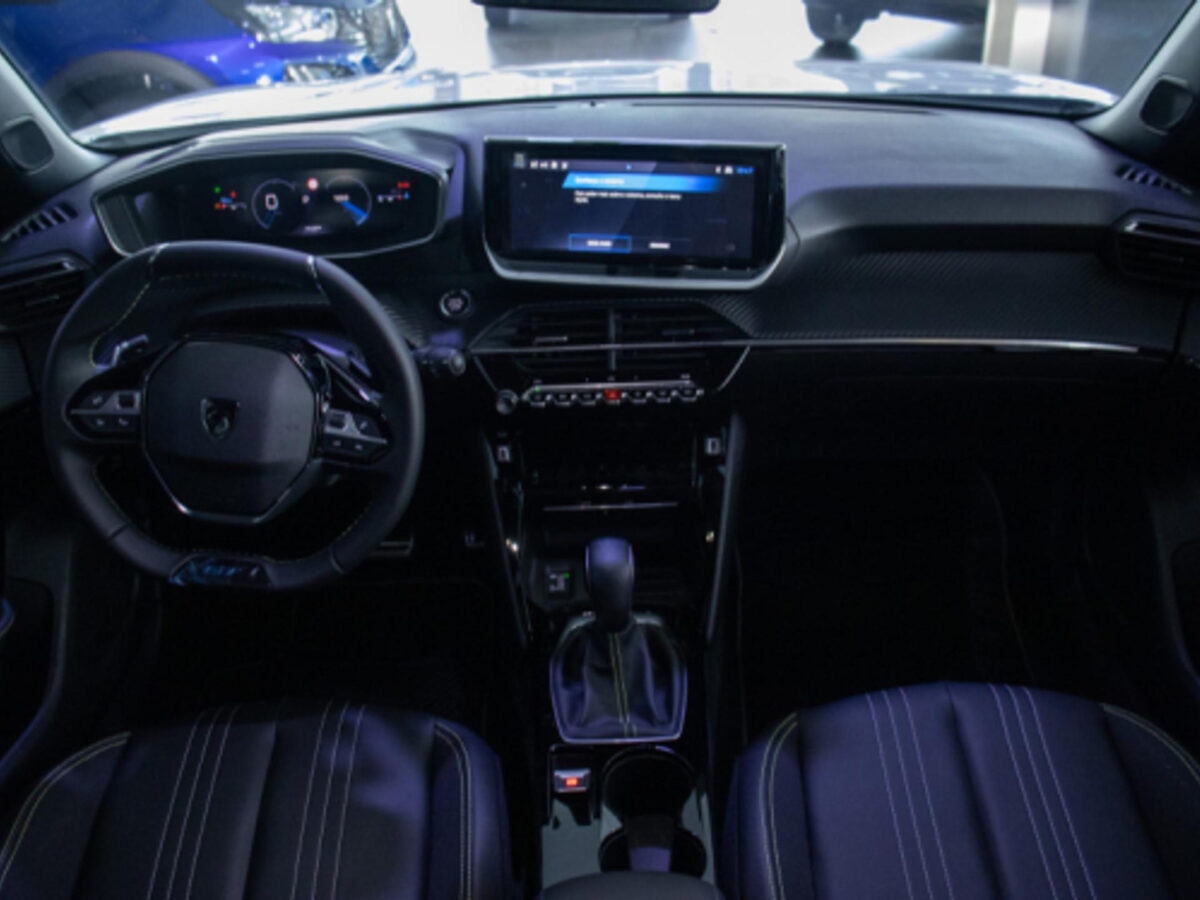 Peugeot 2008 sofre tombo de 54,7% nas vendas e amarga pior mês de 2026