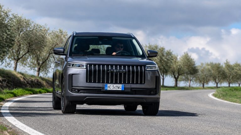 Jaecoo 5 estreia no Brasil no fim de agosto e mira SUVs compactos com versão híbrida