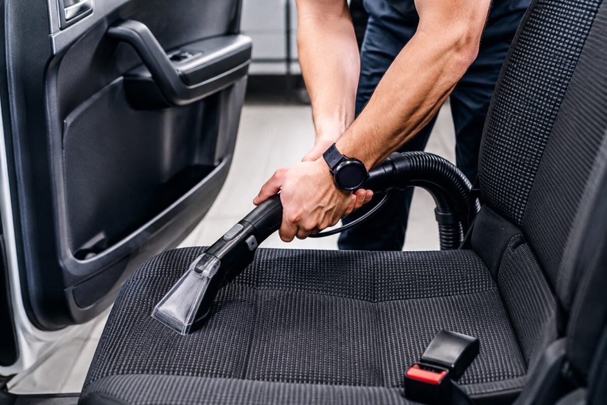 Como limpar banco de carro: passo a passo para tecido e couro sem estragar