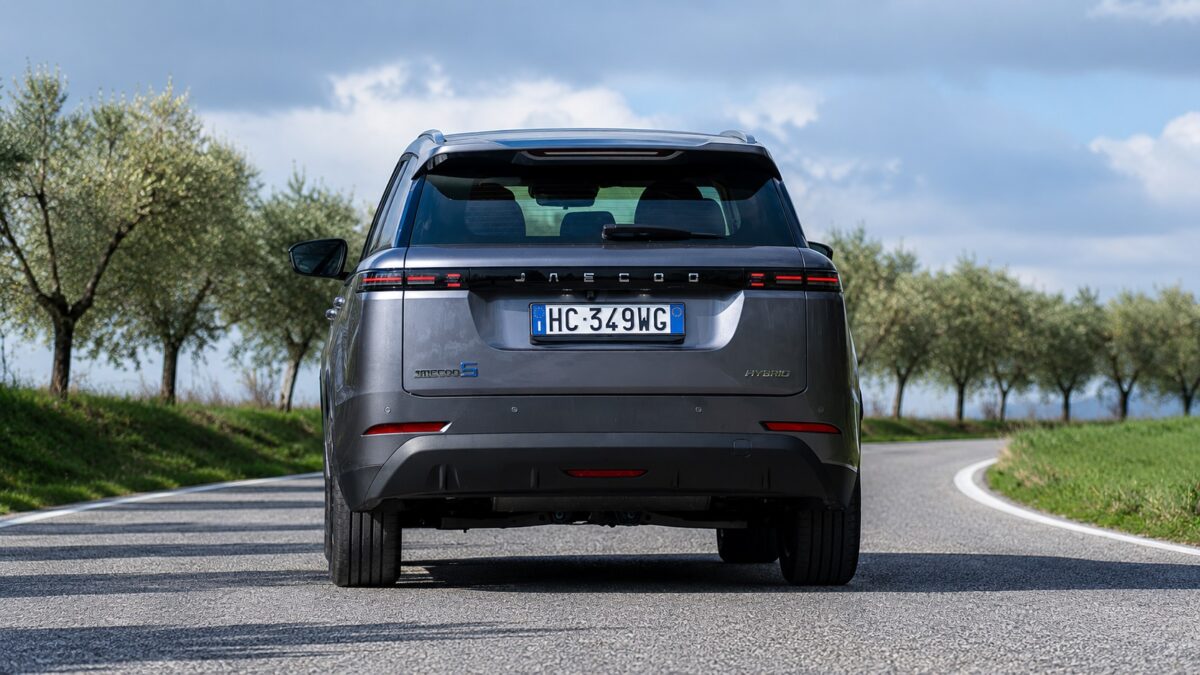 Jaecoo 5 estreia no Brasil no fim de agosto e mira SUVs compactos com versão híbrida