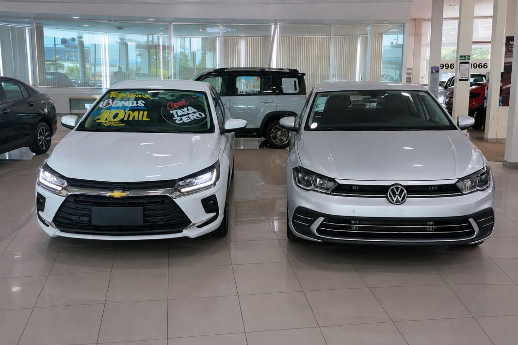Chevrolet Onix Premier vs Volkswagen Polo Highline: qual vale mais a pena? Chevrolet Onix Premier vs Volkswagen Polo Highline: qual vale mais a pena?