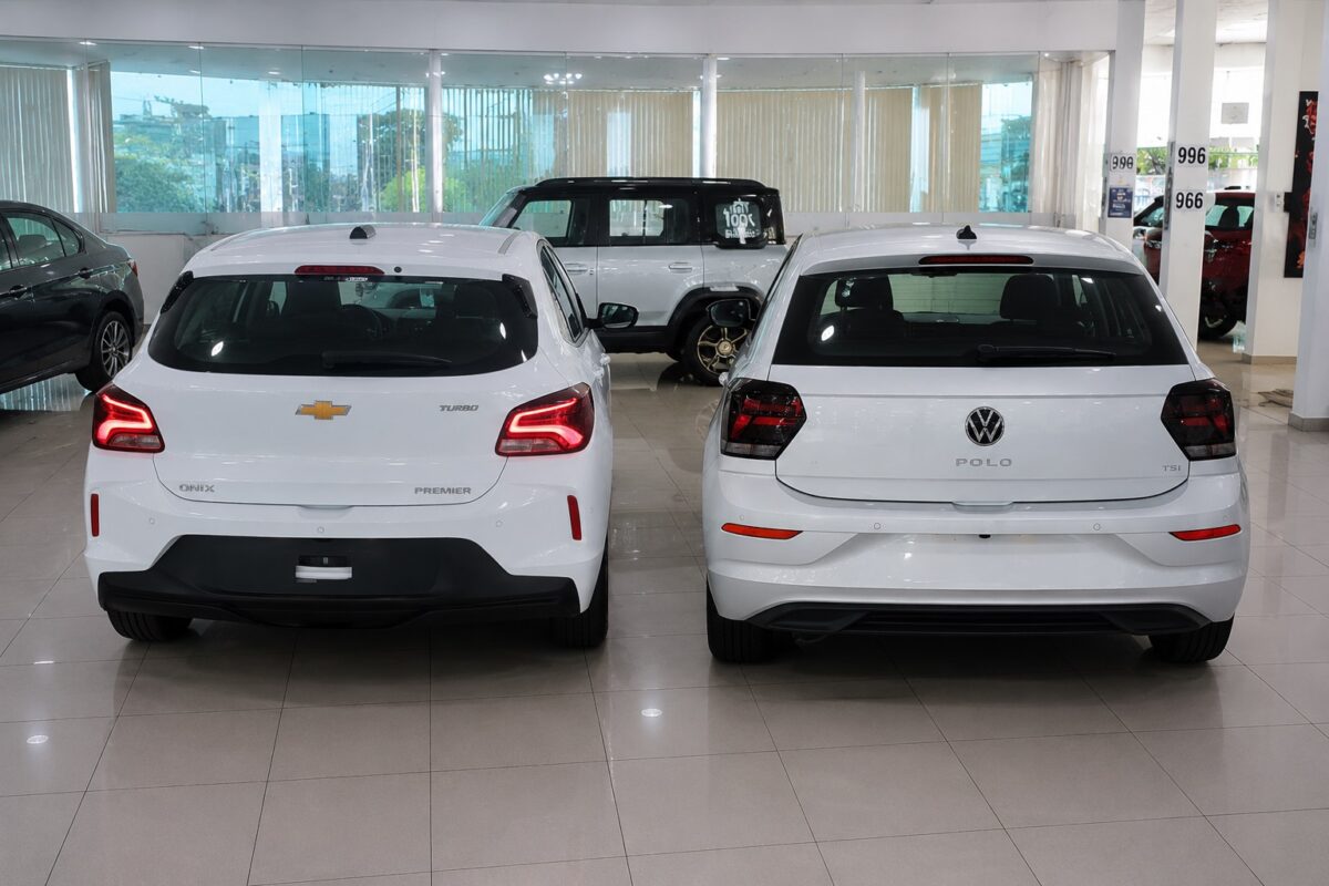 Chevrolet Onix Premier vs Volkswagen Polo Highline: qual vale mais a pena?