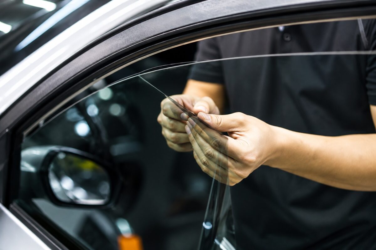 Insulfilm permitido: qual película pode usar no carro, limites, multa e regras do Contran