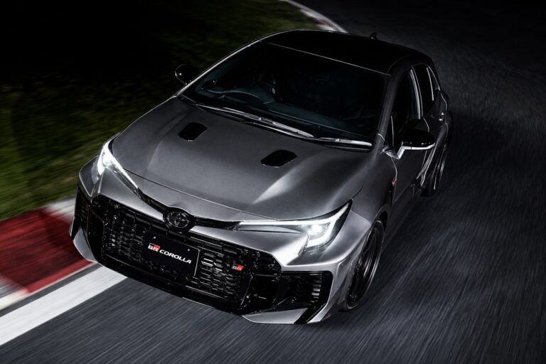 Toyota GR Corolla atualizado em pista