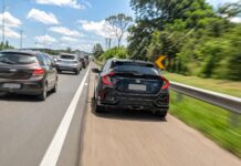 Multa por andar no acostamento: valor, pontos e 6 situações que confundem motoristas Multa por andar no acostamento: valor, pontos e 6 situações que confundem motoristas