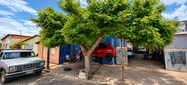 Área de manutenção da Oficina Moligo em Dom Expedito Lopes