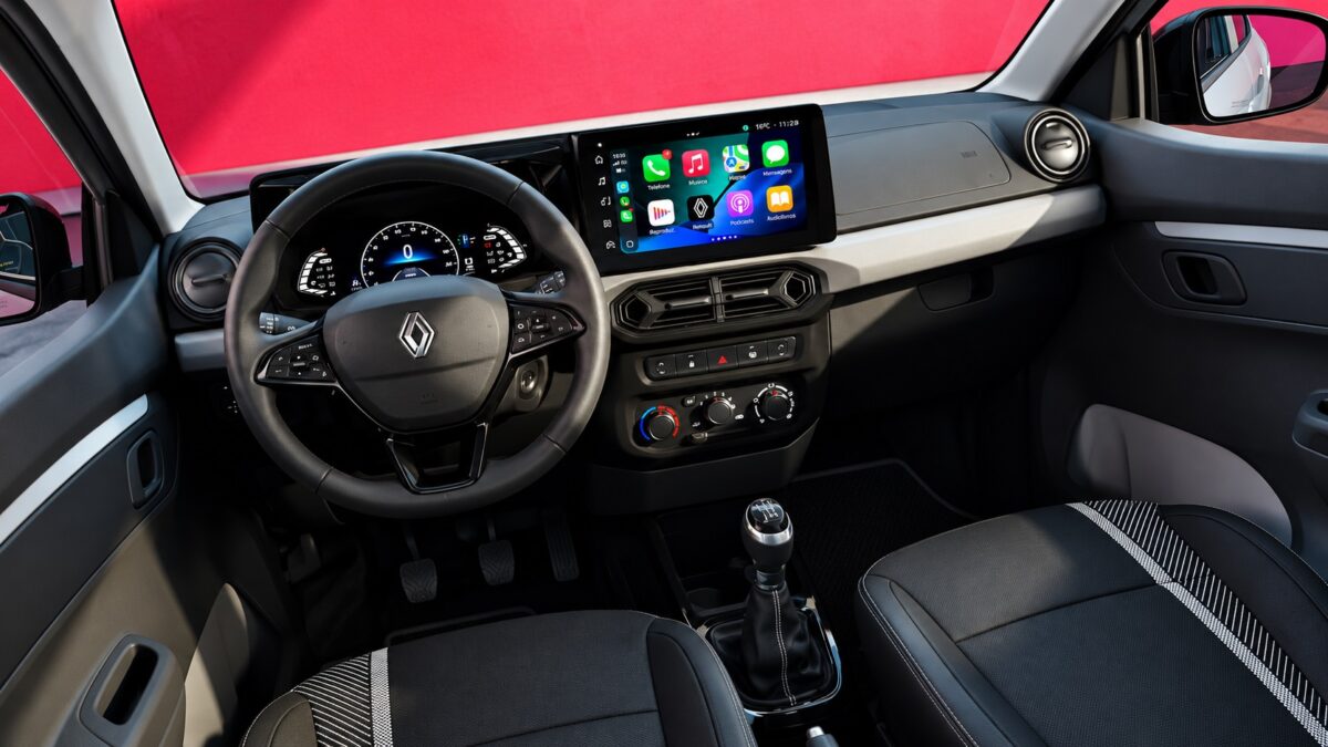 Interior do Renault Kwid 2027 com painel digital e multimídia