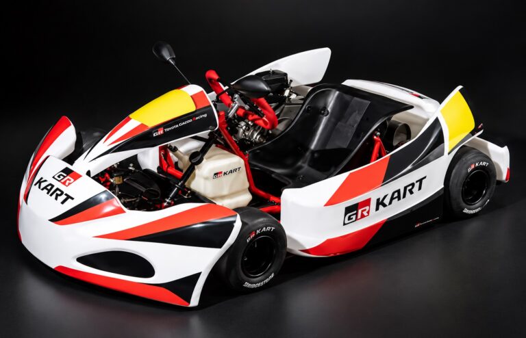 Toyota GR Kart sem carenagens mostrando chassi e motor